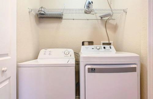 Family Getaway: 4BR Townhome by Old Town - Foto 41