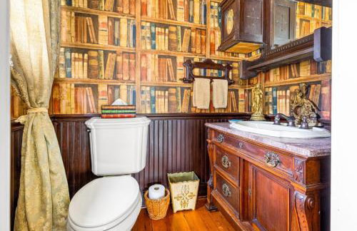 Hot Tub and Large Yard Elegant Deansboro Getaway - Foto 26