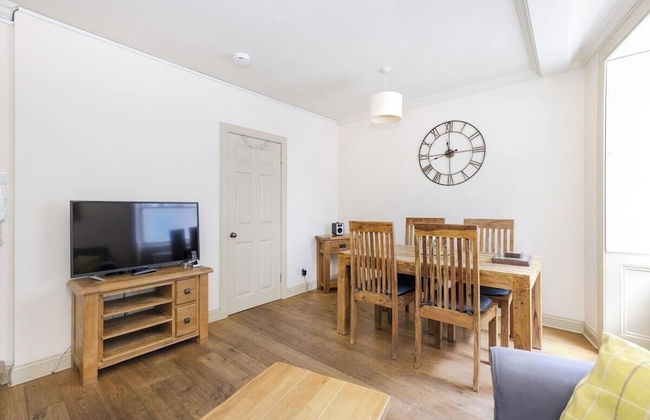 Cute House with Courtyard - Photo 16