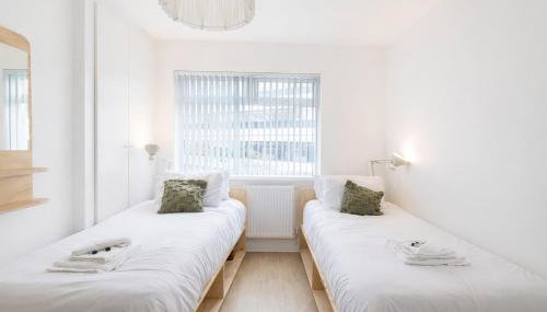 Contractor Base Newport 3 Bed Van Parking Sleeps 5 - Foto 3