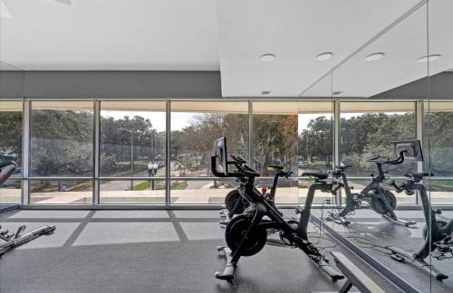 Luxurious 2 Beds 2 Baths Downtown Apartment - Photo 37