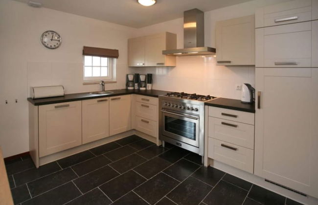 Great Villa With Sauna, Bubble Bath & Steam Shower - Photo 4