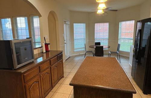 Spacious 4200 sqft - 6 bdrms 4 bath - Gym - Pets OK Near PGA - Universal KIDS - Star Frisco - Photo 32