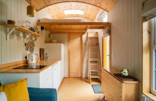 Ailsa- Enchanting Tiny House with wood burner and hot tub in Cairngorms - Foto 2