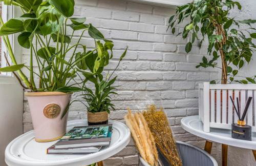 Delightful 2 Bed House a Stones Throw From Beach - Pass the Keys - Photo 21