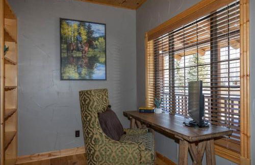 MAJESTIC VIEWS FAMILY LODGE with Large Deck - Photo 19