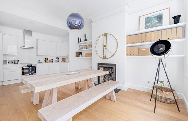 Contemporary Flat in the Centre of Fitzrovia - Photo 1