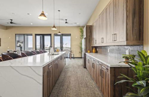 Trendy 1BR w 10ft Ceilings FREE Parking Pet Friendly - Foto 59