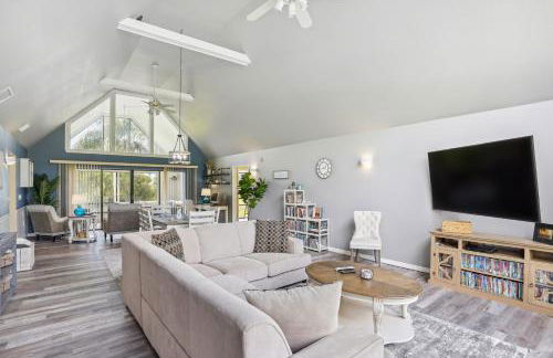 Luxurious Florida Home with Pool and Canal Access - Foto 4