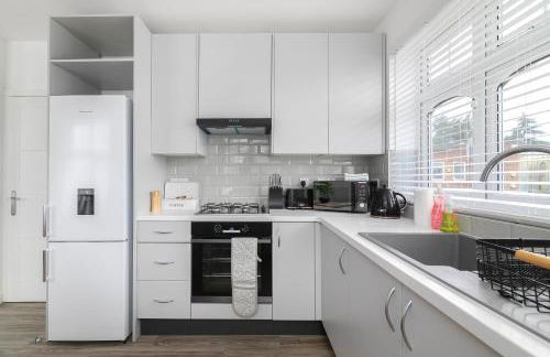 Modern Flat with Parking, 5 Mins to Tube - Photo 15