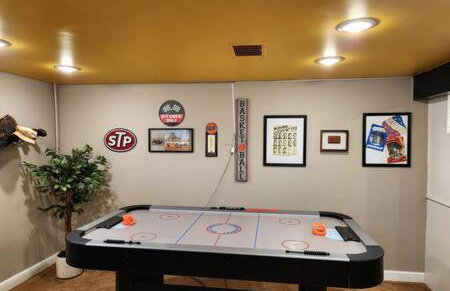 Large Cozy House Near NexusPark Air Hockey - Foto 32