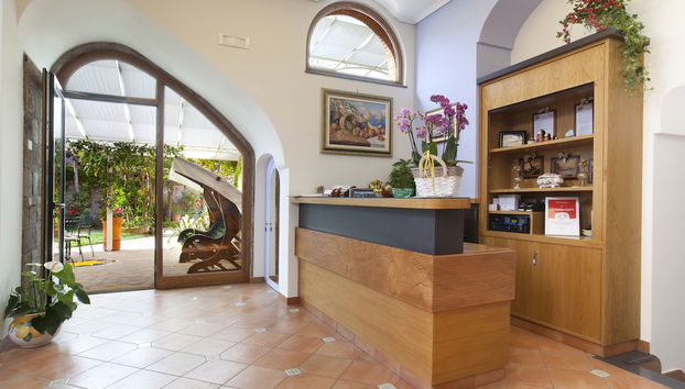 Check-in/check-out kiosk