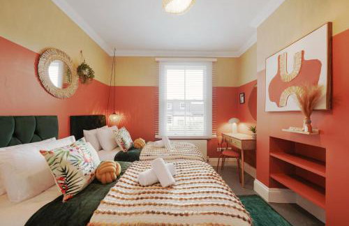 London Acton - hot tub, cinema, games & arcade - Foto 16