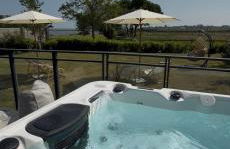 Modern 5 Bedroom Luxury Home with Sea Views and Hot Tub - Photo 3