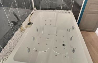 Suite bien être - jacuzzi et sauna / love room - Foto 26