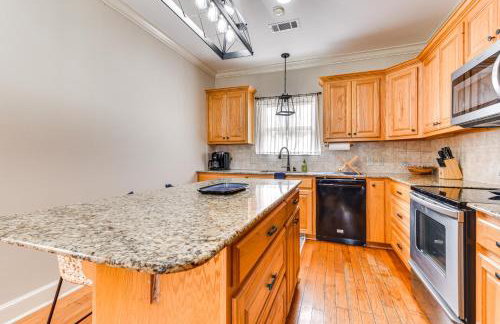 Lakefront Oscar Home with Game Room and Boat Dock! - Foto 8