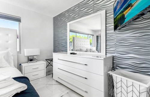 Amazing Home w Heated Pool 8 mins to the Beach - Foto 21