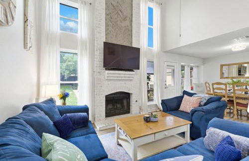 Luxe Family Escape with Games Hot Tub and Yard - Foto 9