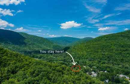 1920s Phoenicia Bungalow with Vintage Furnishings, Sauna, Fireplace, & Fenced Backyard - Foto 33