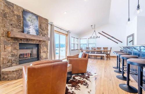 Family Fun Fireplace & Huge Deck - Photo 11