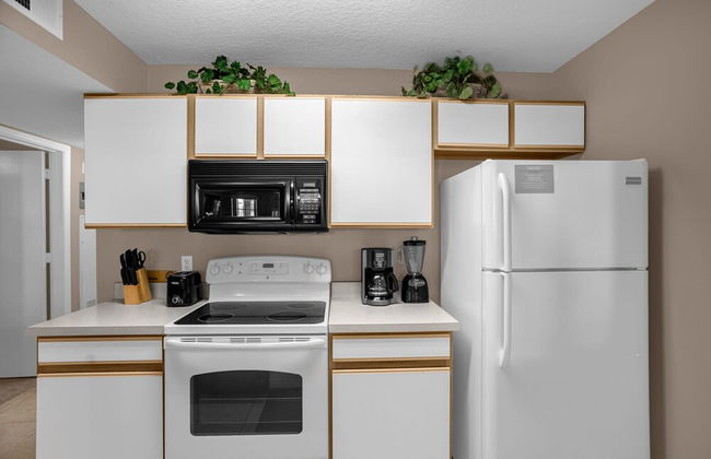 Upstay - Unbeatable Location Condo w Garden Patio - Photo 12