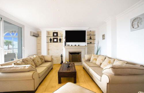 6 Bedroom Luxury Villa, Jacuzzi & heated pool 18 guests - Foto 9