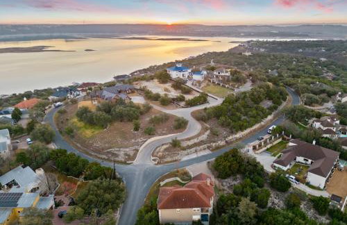 Lake Travis Family Retreat with Theater Game Room and BBQ 7 min from Marina - Foto 32