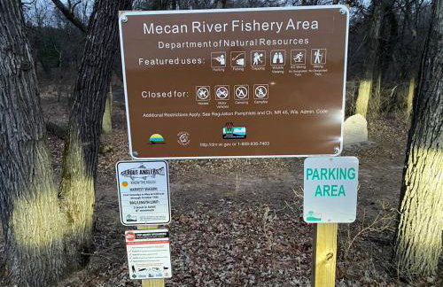 Cabin in the woods with fire pit and porch - Foto 20