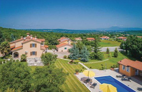 5 Bedroom Beautiful Home In Labin - Photo 11