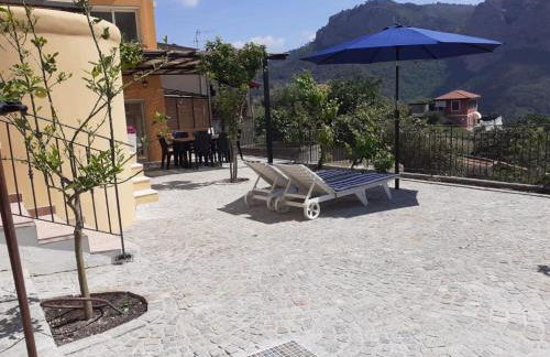 Chic Coastal Hill Escape - Photo 48