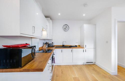 Eastons 2 Bedroom Apartment with Sofa Bed - Photo 8