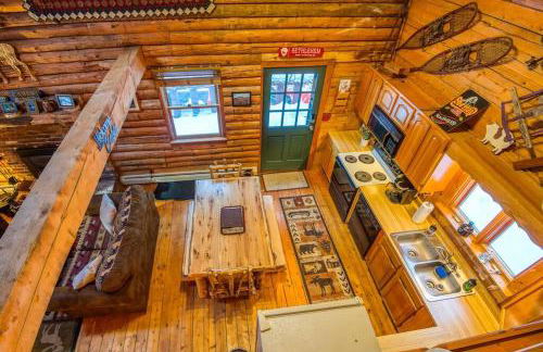 Family-Focused & Pet-Friendly Log Cabin with 4BR 2BA Sleeps 10 - Photo 21