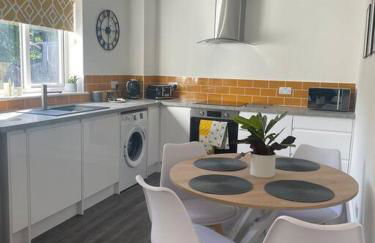 Sunny Corner - lovely 2 bedroom appt - Foto 7