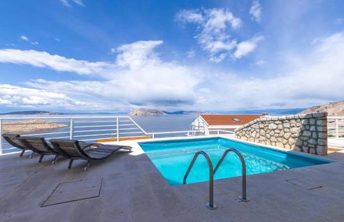 2 Bedroom Amazing Apartment In Lukovo - Foto 6