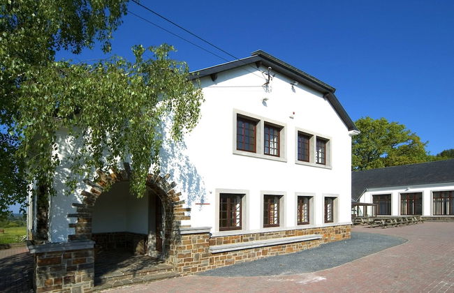 Holiday Home in Deiffelt Near Forest - Photo 1