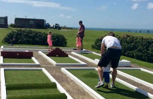 BAYVIEW self-catering coastal bungalow in rural West Wight - Photo 13