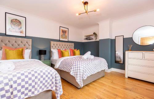 Stunning Bishop Auckland House with 5-bedrooms & 8 Beds Sleeps 12 with Free Parking by PureStay - Foto 29