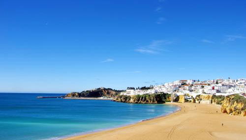 BnB Homes Ocean view Apartment with panoramic Terrace, 2 Swimming pools & Tennis court - Foto 4