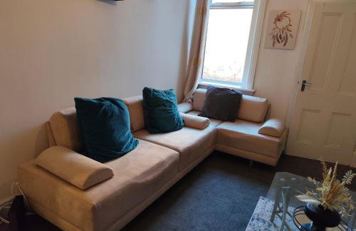 Apt - Sleeps 10 - Parking - Ideal for Contractors - Photo 27
