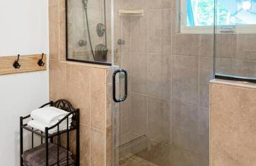 Haven Retreat in Catskills w Hot Tub & Bar Hall - Foto 27