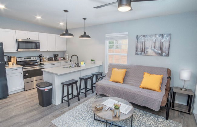 Cozy and Lovely 2BR 1BA Apt#b Near Lively Downtown - Photo 7