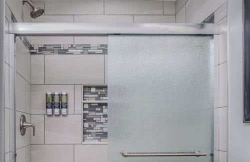 3BR 2BTH Waterfront Vacation Rental on Riverwalk to Downtown McHenry with Pier - Foto 28