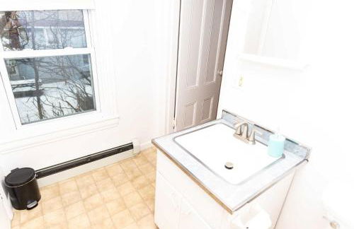 Centrally Located Winooski Apartment - Photo 15