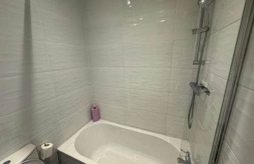 Stretford Apartment - Sleeps 6 - WiFi - Parking - Near Stadium - Foto 21