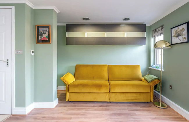 Designer 1 Bed Flat Barons Court Sleeps 4, Balcony - Foto 8