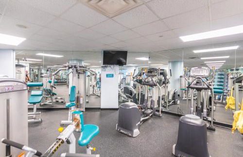 10th Floor Oasis Stunning 2BR with Spacious Private Double Balcony at The Wyndahm Ocean Walk Resort - Foto 34