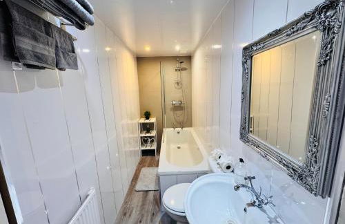 THE LION’S REST - BOUTIQUE APARTMENT SUITE. - Photo 39