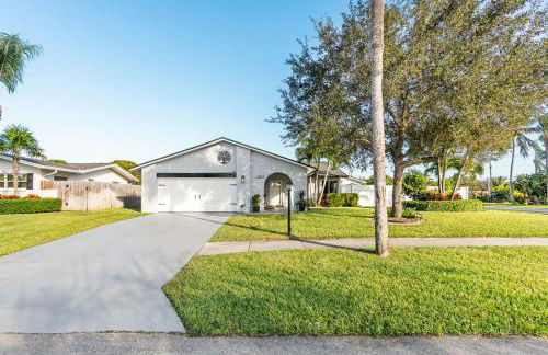 Heated PoolFire PitOutdoor KitchenCorn Hole - Foto 44