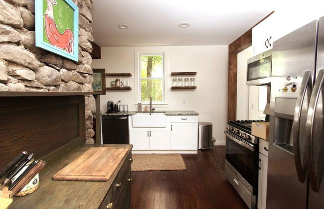 Fernwood Cottage A Poconos Retreat - Photo 16