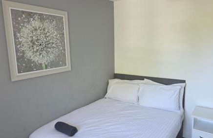 4 Bedroom Home Tameside Greater Manchester Sleeps 8 - Foto 13